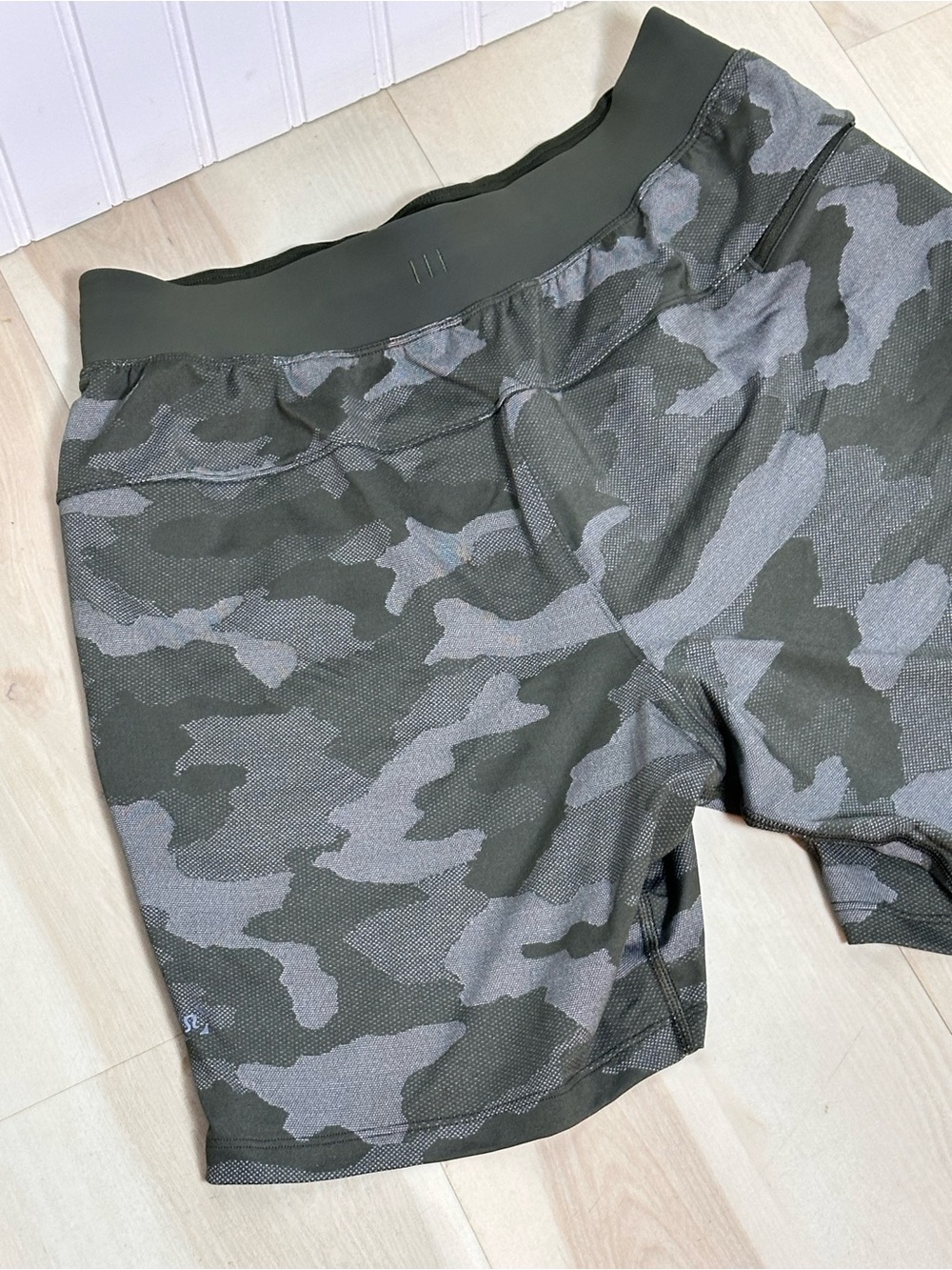 Lululemon T.H.E. Short 7" Mesh Linerless M Variegated Mesh Camo Max Dark Olive - Picture 10 of 15